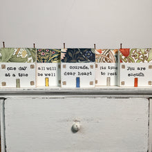 Load image into Gallery viewer, William Morris cottage "Beatrix"