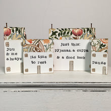 Load image into Gallery viewer, William Morris large cottage "Cordelia"