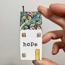 Load image into Gallery viewer, William Morris town house "Cordelia"
